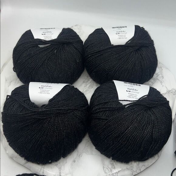 UPCYCLE ALPACA BLEND Worsted Weight Obsidian Yarn- 219 yards each lot of 4 - Picture 3 of 3